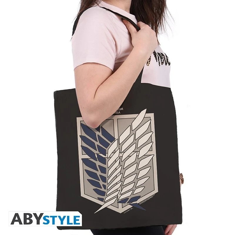 ABYstyle L'ATTAQUE DES TITANS Tote Bag Emblème Scout 3 ABYstyle L'ATTAQUE DES TITANS Tote Bag Emblème Scout – Image 3
